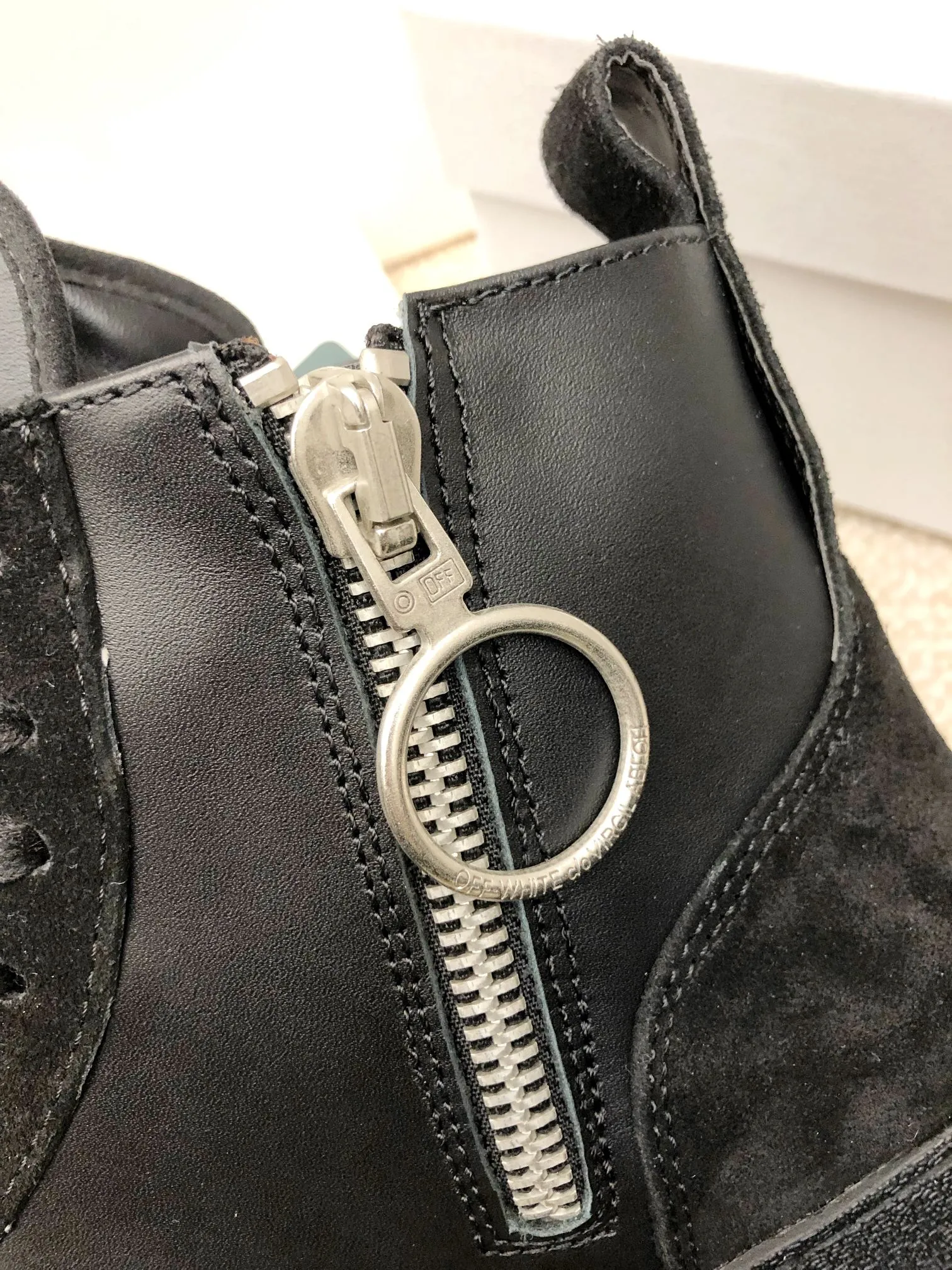 Men's men's shoes P540! 🌈🌈OFF WHITE🌈🌈 ⚡️Couple model⚡️🍓New color🍓 👉Ex-factory price: 130-45 The latest Gaobang street casual Martin style masterpiece, released the highest quality version on the market 👊 Series original mold opening, original lasting, production technology 1:1 original ➰🔜The best choice for more and more celebrities and Internet celebrities🔸In classics Change🔸Innovate in the trend🔸Strive to break away from the shackles of bad street design🔝Although he is not the originator of fashion design, he is definitely a shining dark horse in avant-garde design🐴🆙Do not follow the trend🔅Not universal beauty🔅 Fabric💯First-layer cowhide/suede Lining💯cowhide lining Foot pad💯Original molded high-elastic environmentally friendly molding pad Midsole💯Original lasting process Outsole💯Rubber outsole Packaging💯Full set of packaging synchronized with the official website (brand wrapping paper, brand certificate, brand cloth bag)